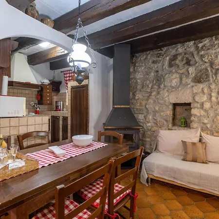 Cozy In With Kitchen بيت للعطل *